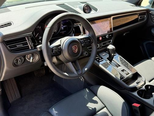 2025 Porsche Macan S