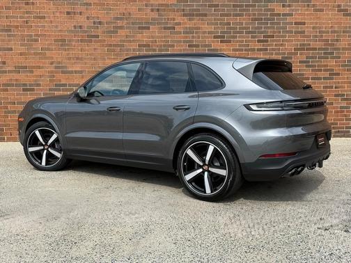2025 Porsche Cayenne Base