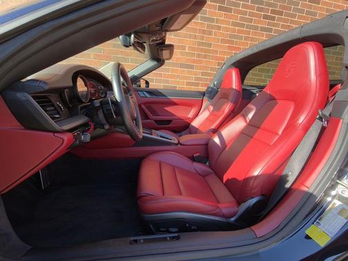 Jet Black Metallic 2021 Porsche 911 Targa 4S