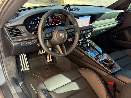 2025 Porsche 911 Carrera