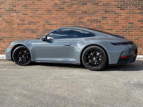 2025 Porsche 911 Carrera