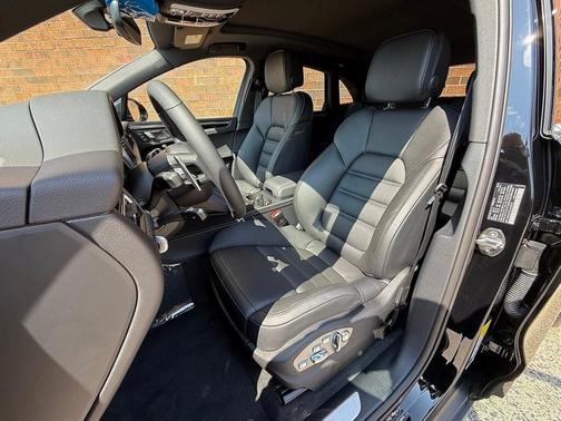 2025 Porsche Macan S