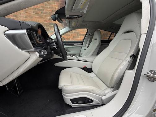 2023 Porsche Panamera Turbo S