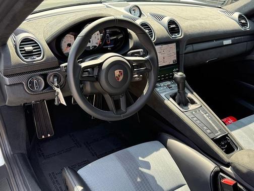 2024 Porsche 718 Cayman GT4 RS