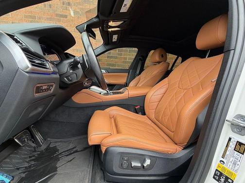 Mineral White Metallic 2023 BMW X6 xDrive40i