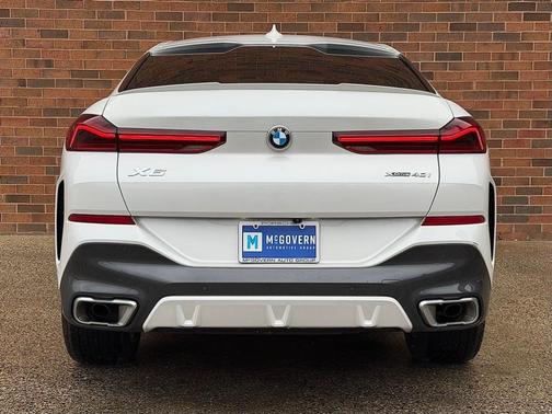Mineral White Metallic 2023 BMW X6 xDrive40i