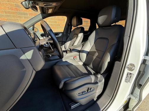 2024 Porsche Cayenne Base