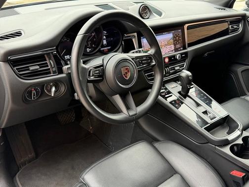 2025 Porsche Macan 