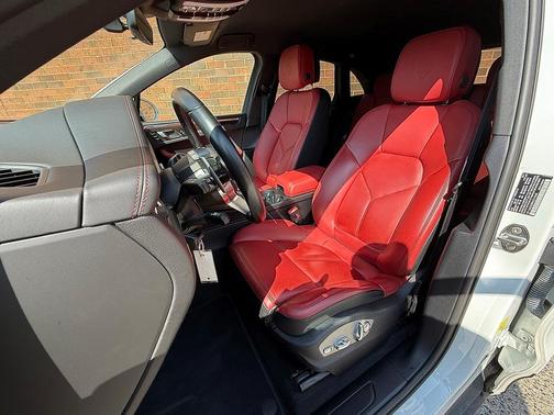 2021 Porsche Macan Base