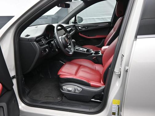 Chalk 2025 Porsche Macan