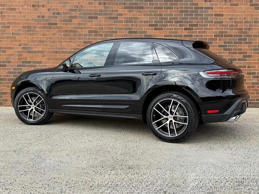 2026 Porsche Macan Base