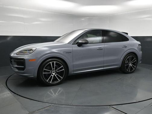 Arctic Grey 2026 Porsche Cayenne Turbo