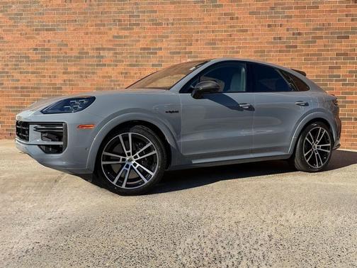 Arctic Grey 2026 Porsche Cayenne Turbo