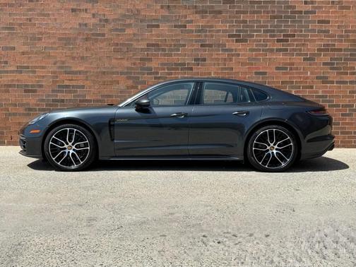 2023 Porsche Panamera E-Hybrid 4