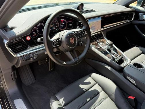 2023 Porsche Panamera E-Hybrid 4