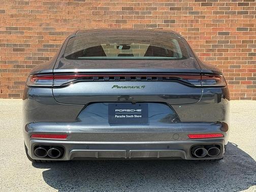 2023 Porsche Panamera E-Hybrid 4