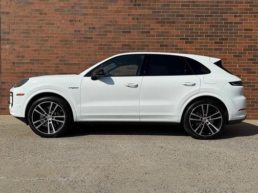 2026 Porsche Cayenne AWD