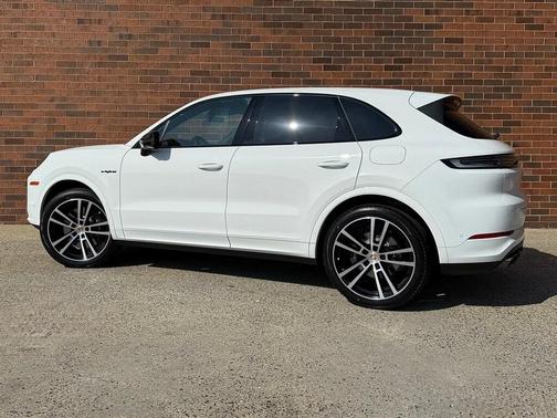 2026 Porsche Cayenne AWD