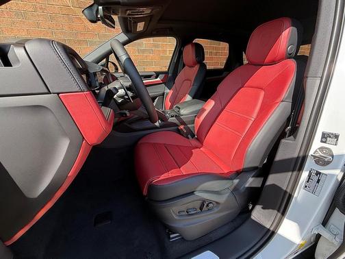 2026 Porsche Cayenne AWD