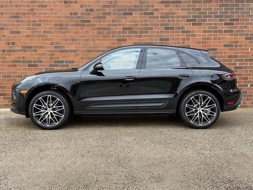 2026 Porsche Macan Base