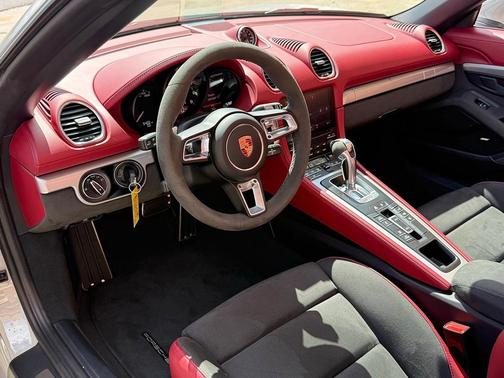 2023 Porsche 718 Spyder Base
