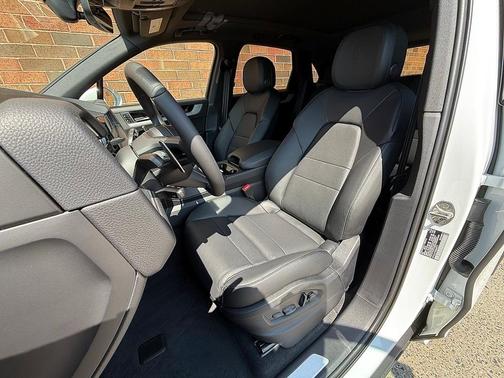 2025 Porsche Cayenne Base