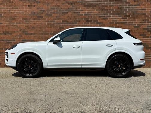 2025 Porsche Cayenne Base