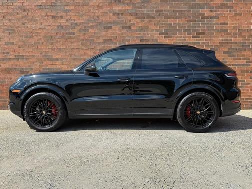 2024 Porsche Cayenne S