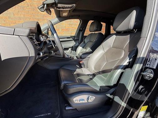 2022 Porsche Macan Base