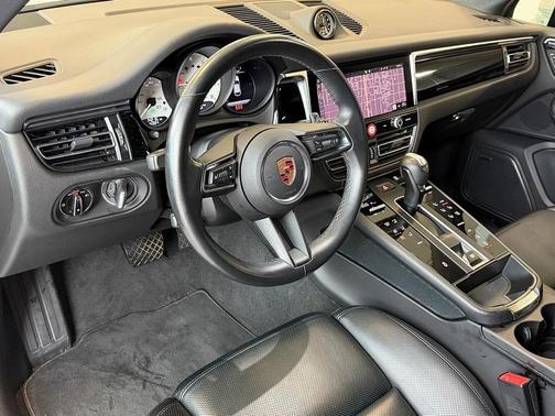 2024 Porsche Macan Base (PDK)