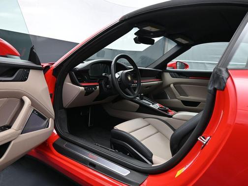 2025 Porsche 911 Carrera