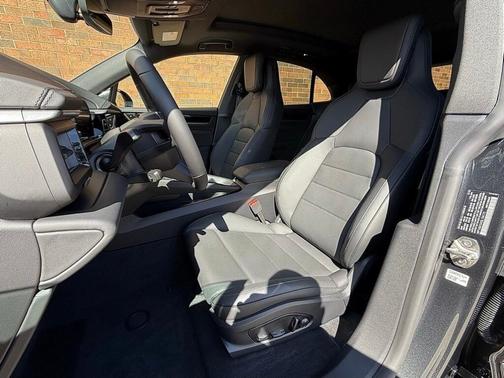 2025 Porsche Macan 4S