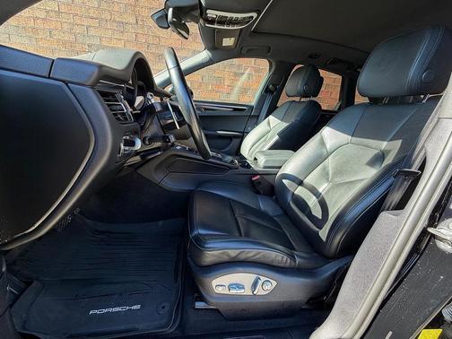 2023 Porsche Macan 
