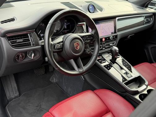 2025 Porsche Macan T