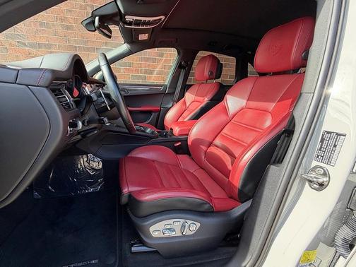 2025 Porsche Macan T