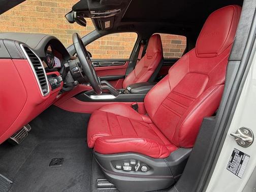 2023 Porsche Cayenne Turbo