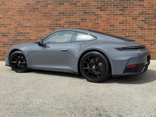 2025 Porsche 911 Carrera