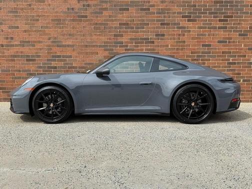 2025 Porsche 911 Carrera
