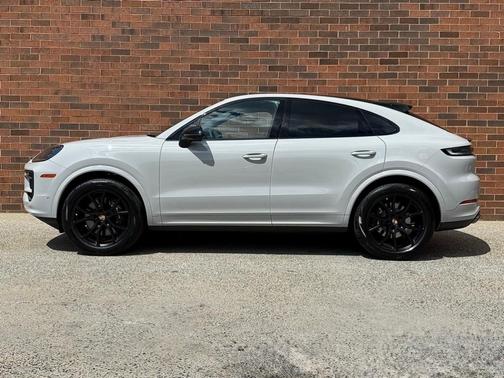 2025 Porsche Cayenne AWD