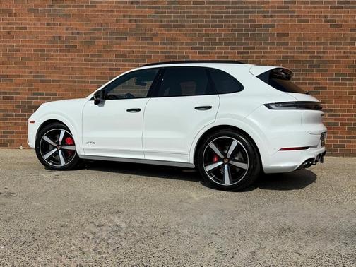 2025 Porsche Cayenne GTS