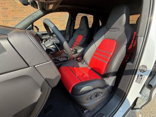 2025 Porsche Cayenne GTS