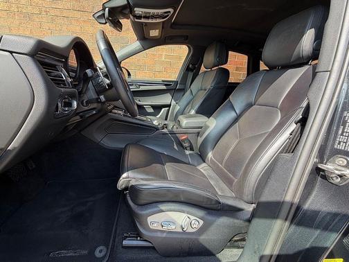 Volcano Grey Metallic 2025 Porsche Macan