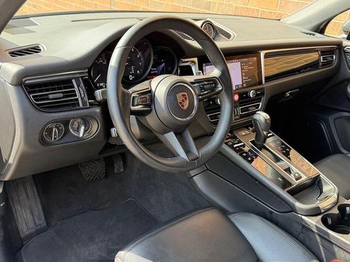 Volcano Grey Metallic 2025 Porsche Macan