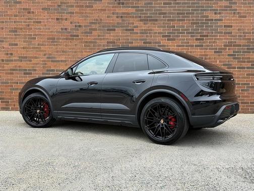 2025 Porsche Macan Electric 4S