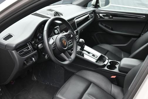 Chalk 2025 Porsche Macan