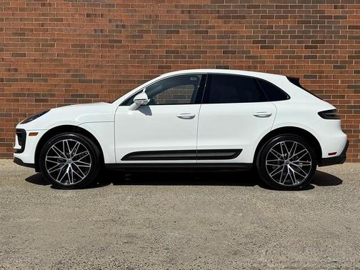 2025 Porsche Macan Base