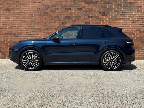2025 Porsche Cayenne GTS