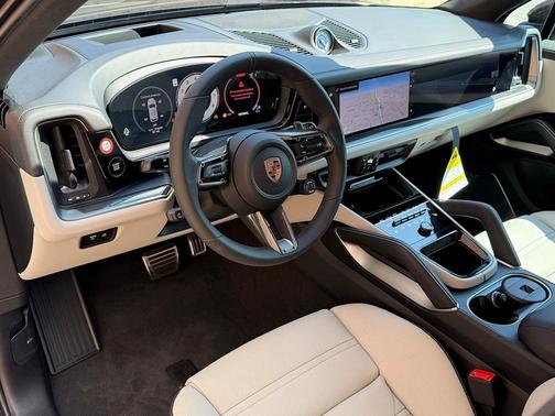 2025 Porsche Cayenne GTS