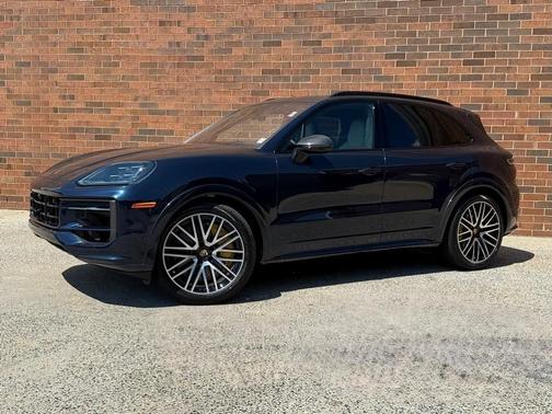 2025 Porsche Cayenne GTS