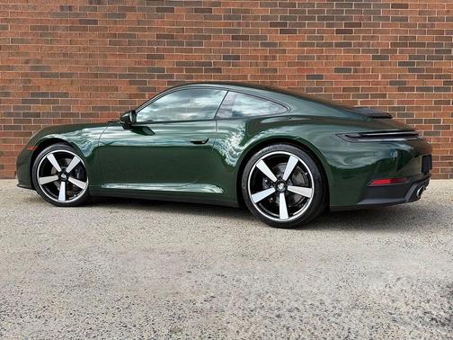 Oak Green Metallic 2026 Porsche 911 Carrera
